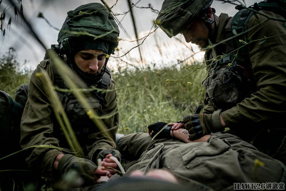 以色列装甲侦察连在戈兰高地战术训练"黑鹰"直升机快速撤走伤员