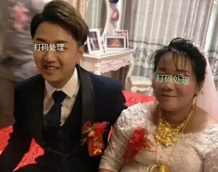 20出头帅小伙与50多岁的大妈结婚,小伙表示他是真爱,没毛病