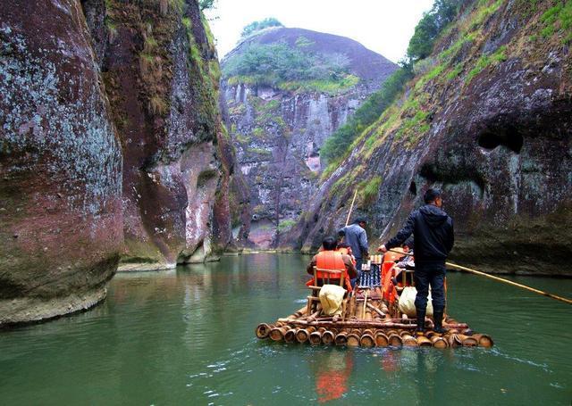 泰宁县火车站总建筑面积5957平方米,站场规模为3台5线