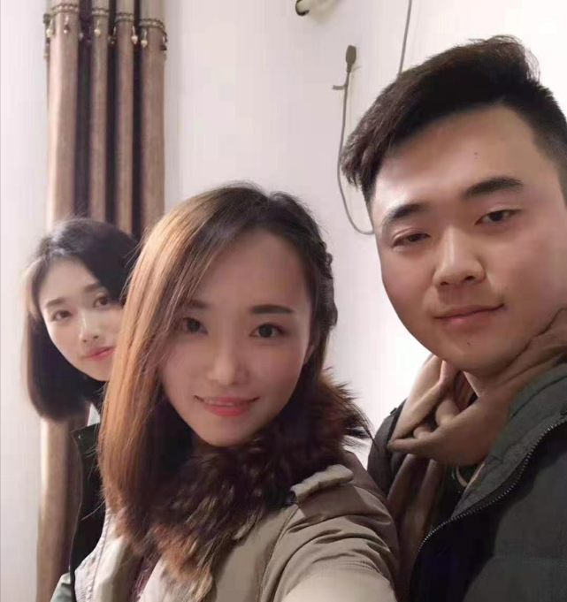 同时也通过她账号里的蛛丝马迹,对其出轨的老公陈博鉴及小三方婷展开