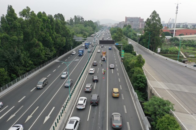 广州交投北环高速启用无人机"空中巡查 助力道路保畅