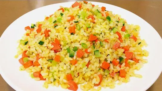 剩米饭别犯愁了 这样做比炒米饭好吃一万倍