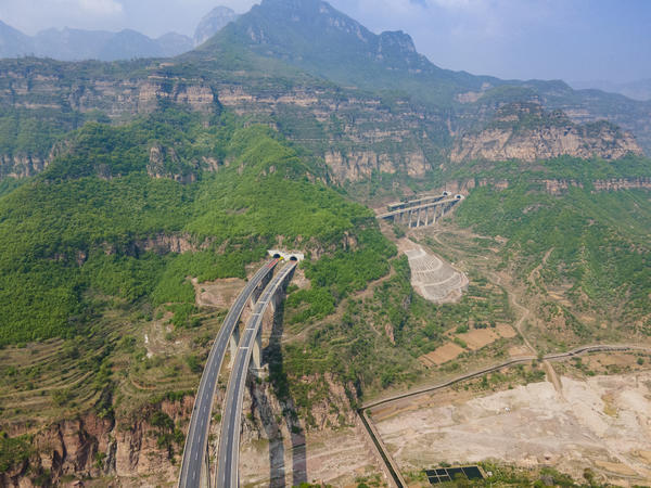 天堑变通途!河南这条高速从太行山上"穿堂而过",让沿线旅游业渐入佳境