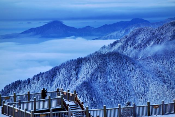 西岭雪山人均消费_西岭雪山(3)