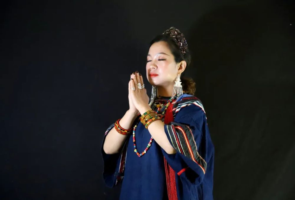 彝族女歌手沙玛古洛最新歌曲《离别之恋》mv首发!太好听了