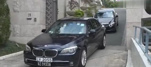 开眼:中国打工皇帝的天花板?花88万/月租和李嘉诚做邻居!