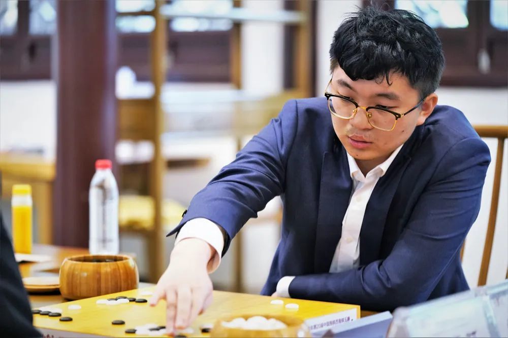 第20届中国围棋西南棋王赛决赛 杨鼎新力擒芈昱廷三度