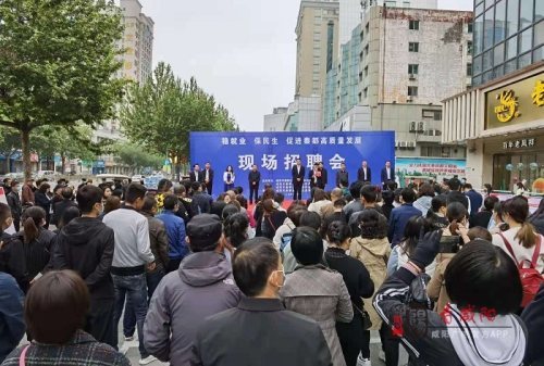 乌鲁木齐招聘会_乌鲁木齐 送岗位进社区 专场招聘会举行(5)