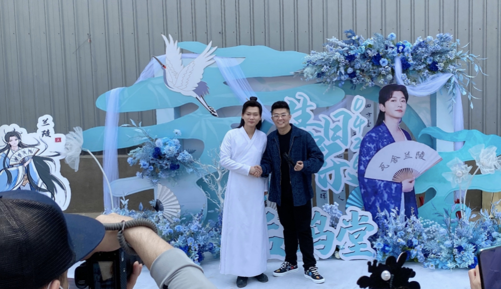 周九良为孟鹤堂卡点庆生,11年兄弟情山海可证,如父如兄爱得深沉