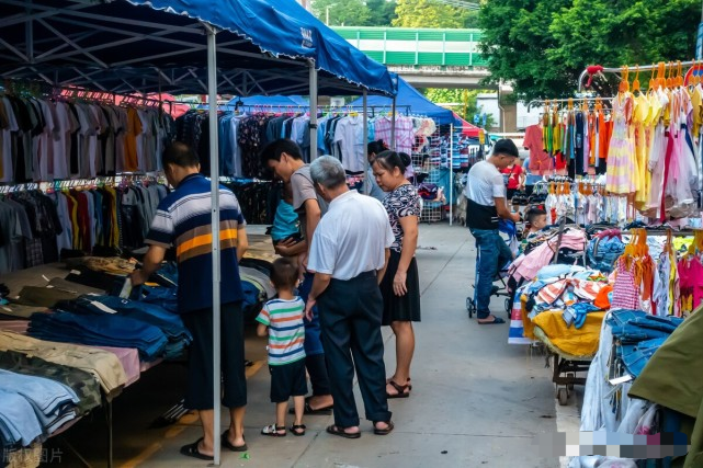 摆地摊内衣_摆地摊卖内衣内裤图片