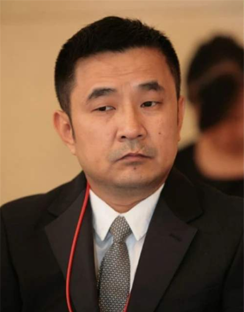 他卷走61亿带明星女友逃往国外,父亲去世都不敢回来|王宝珍|王永红
