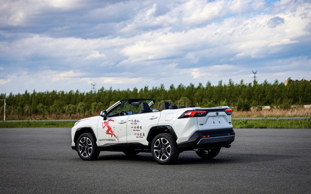 拥抱清新 你没见过的敞篷suv!实拍敞篷版丰田rav4