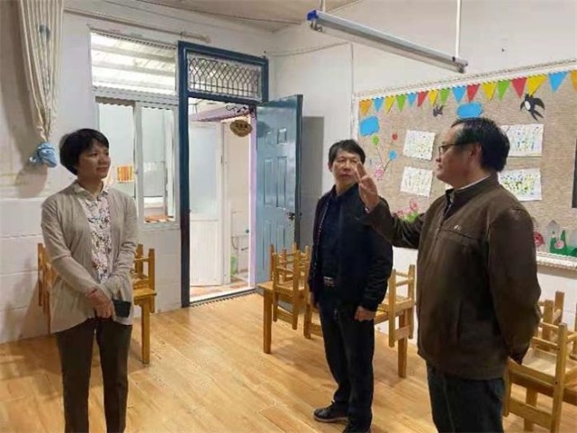 4月26日,含山县政府副县长汪媛霞现场调度学前教育普及普惠发展推进