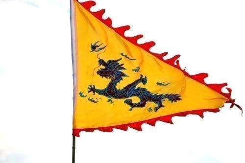 清朝灭亡后,该国至今沿用大清批准的龙旗,且不与我国建交