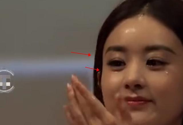 痘痘斑点几乎都看不见,都说女人最容易显老的地方就是眼睛,但赵丽颖的