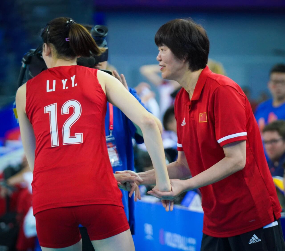 李盈莹是东京周期中国女排年轻主攻的独苗,郎平唯一信赖的新人!