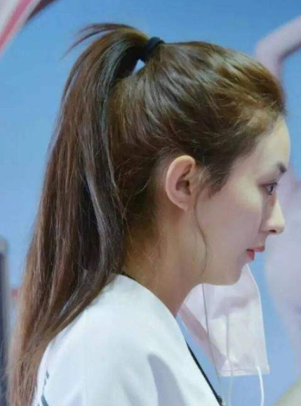 这三种女生不要扎马尾今年换个时尚发型让自己更美