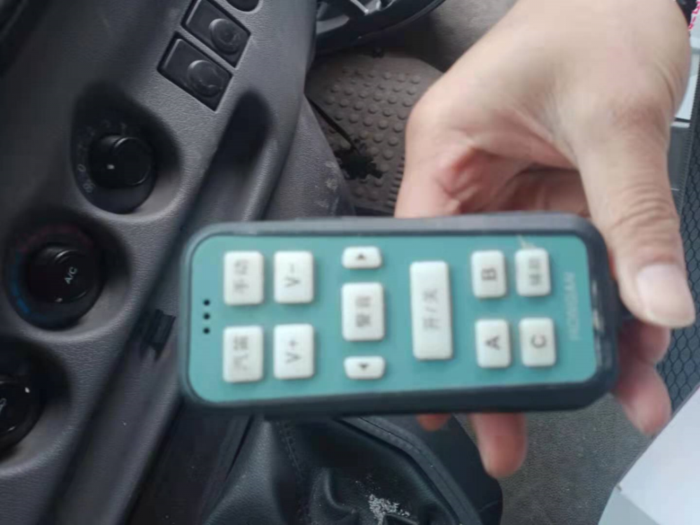 贵阳一男子违法安装警报器被查处!