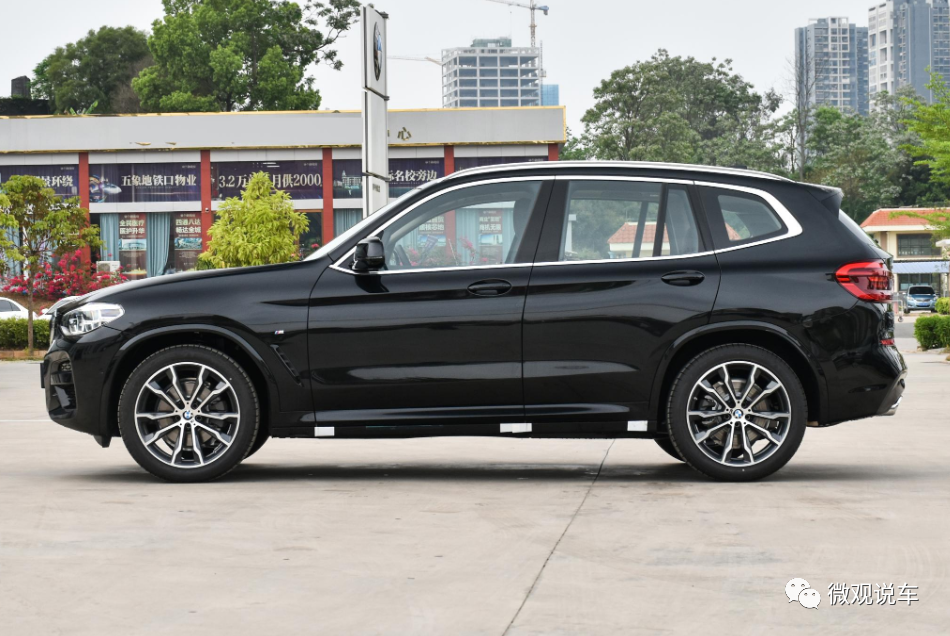 2021款宝马x3,252马力,6.8秒破百,油耗8.0l,开起来挺爽