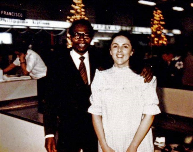 奥巴马的白人母亲18岁结婚30岁读博培养出传奇奥巴马