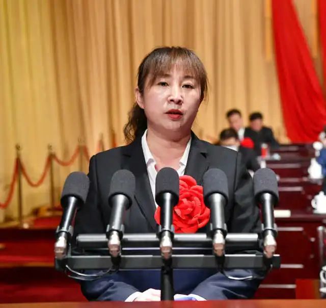 宁夏脱贫攻坚总结表彰大会隆重举行陈润儿提到了他们