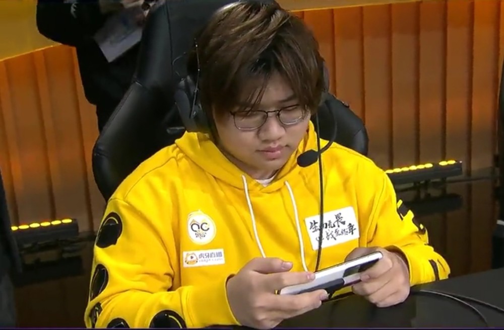 今天我们来谈谈三皇之一,重庆qg happy细节之神杰杰.