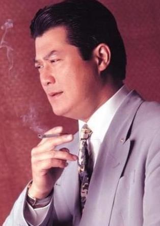 向华强在圈内叱咤风云,为何不敢惹邓光荣?看看他的背景就知道了