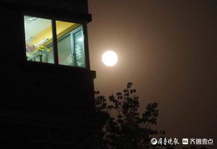 超级月亮从您家窗户边升起,美如古代画师的团扇面