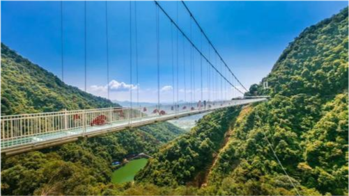 广东韶关云门山旅游度假区,惊险刺激的玻璃桥,等你挑战!