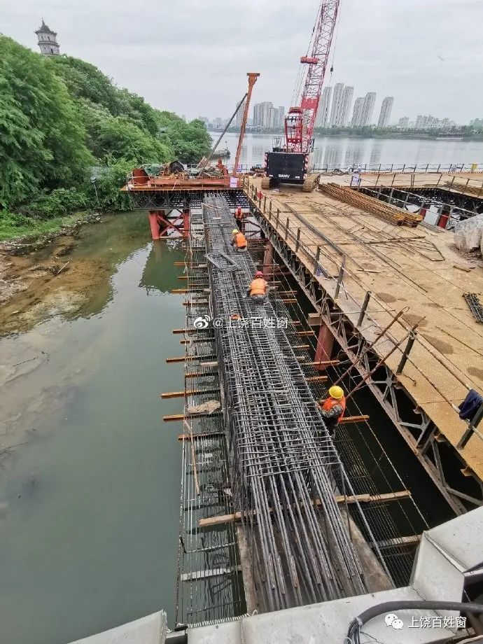 最新 龙潭大桥新建大桥11根横梁已经浇筑好9根 下一步