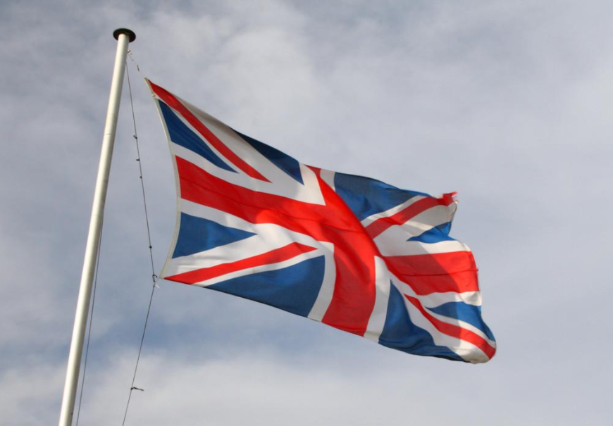 计划航母远洋航行2.6万海里,英防长:要让全球英国国旗高高飘扬