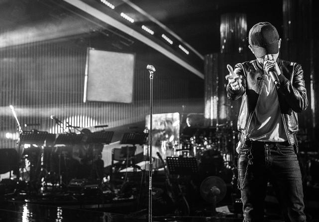 张杰重塑经典《别来纠缠我》 电音摇滚坚持自