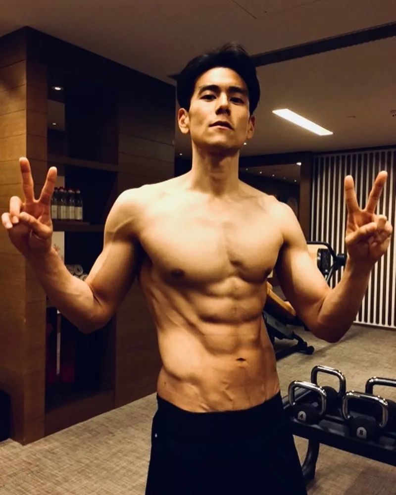吴磊:这是我的肌肉,王嘉尔:这是我的肌肉,白敬亭:麻烦