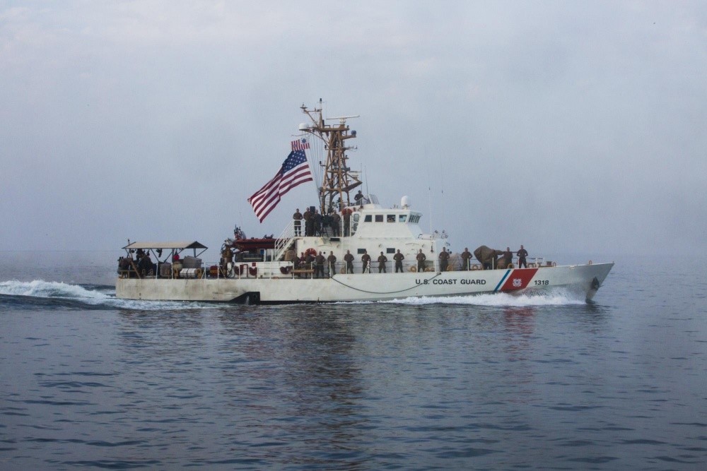 firebolt,舷号pc-10)和美国海岸警卫队巴拉诺夫号巡逻艇(uscgc baran