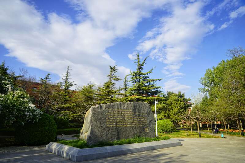 青年眼春日校园北京体育大学