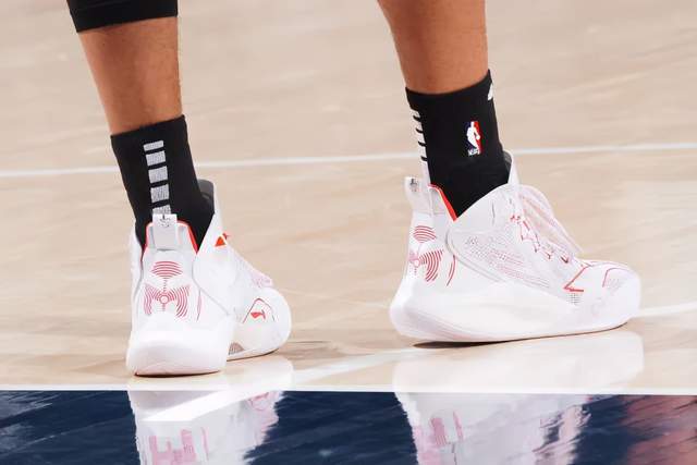 nba球员上脚:麦科勒姆的cj1很帅,鲁尼的安踏轻狂2代