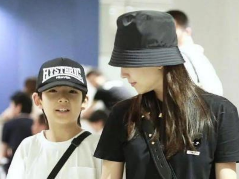 潘粤明儿子"整容式"长大,小时候撞脸杨洋,如今气质出众成长腿男神!