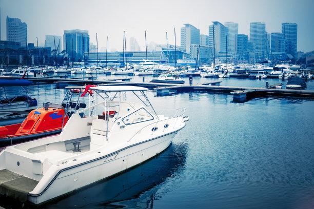 青岛市奥帆中心游艇码头是画家写生创作的好去处低音号自驾