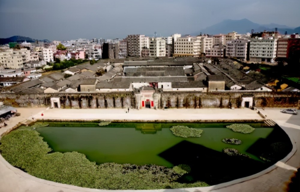 深圳一巨富大院,占地2.5万㎡,是现存规模最大最完整的客家围屋