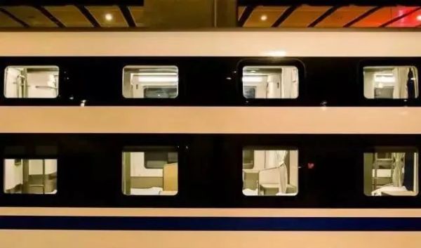 北京西-昆明南的d939次 贵阳北-北京西的d940次动卧列车 在"五一"长假