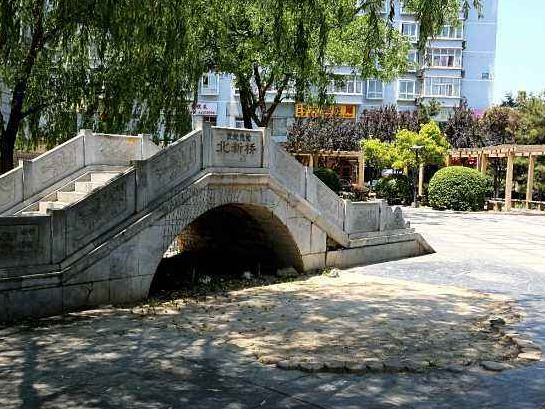 据说这刘伯温和姚广孝两人建造了北京城,发现北京城有几只海眼,东