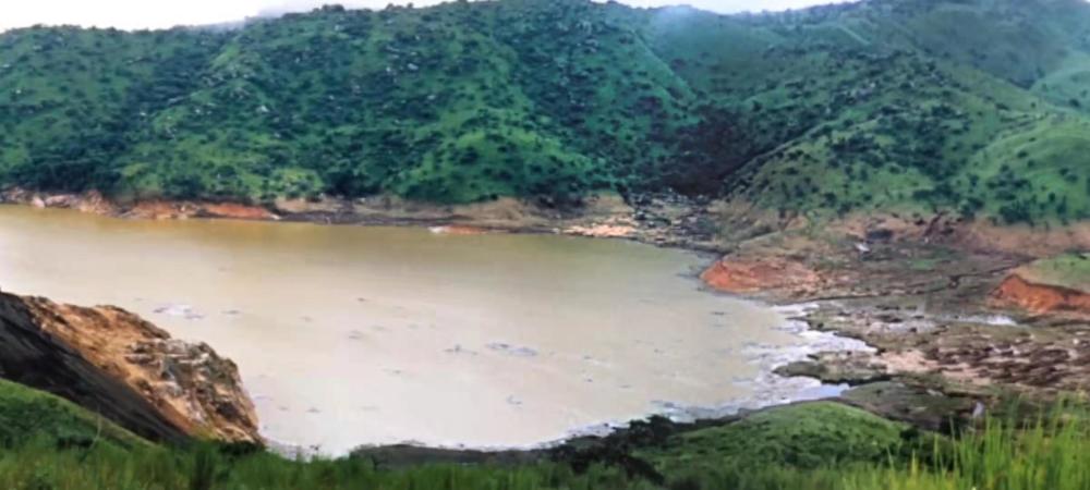       一 喀麦隆坐落在 尼奥斯湖