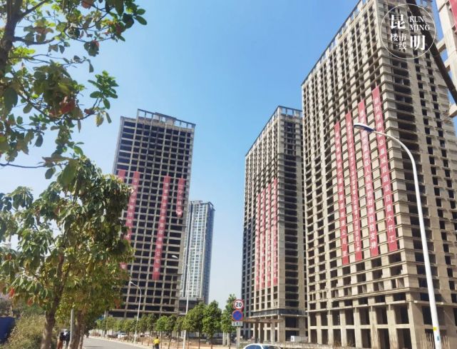 刚复工的誉峰国际(昆明楼市一线摄)