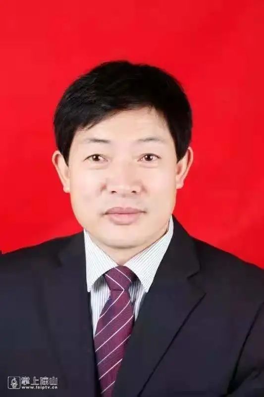 李长德当选越西县人大常委会主任 何建梅当选越西县人民政府县长