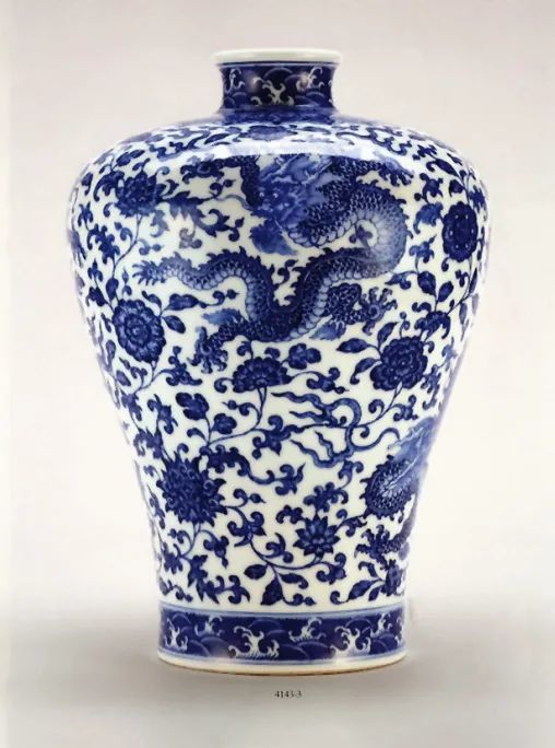 保利厦门2021春拍】乾隆皇帝的瓷器——御制青花穿花龙纹梅瓶-腾讯新闻