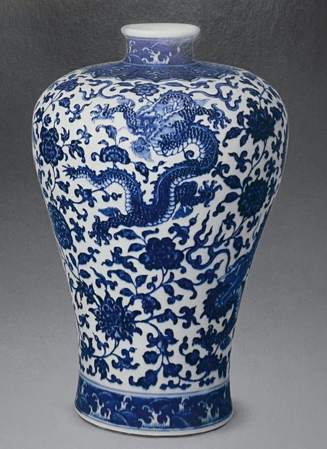 保利厦门2021春拍】乾隆皇帝的瓷器——御制青花穿花龙纹梅瓶-腾讯新闻