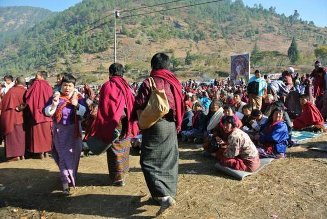 而且现在不丹的90多万人口中,甚至还大量保留了封建时代的生活方式