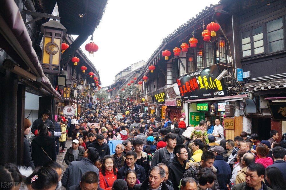 挤挤挤!五一旅游拥挤城市排行榜,重庆占榜首,你中招了吗?_腾讯新闻