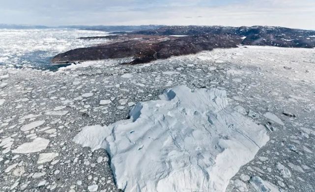 地球自转轴移动加快,冰川融化和地下水枯竭,两极点40年移动4米!