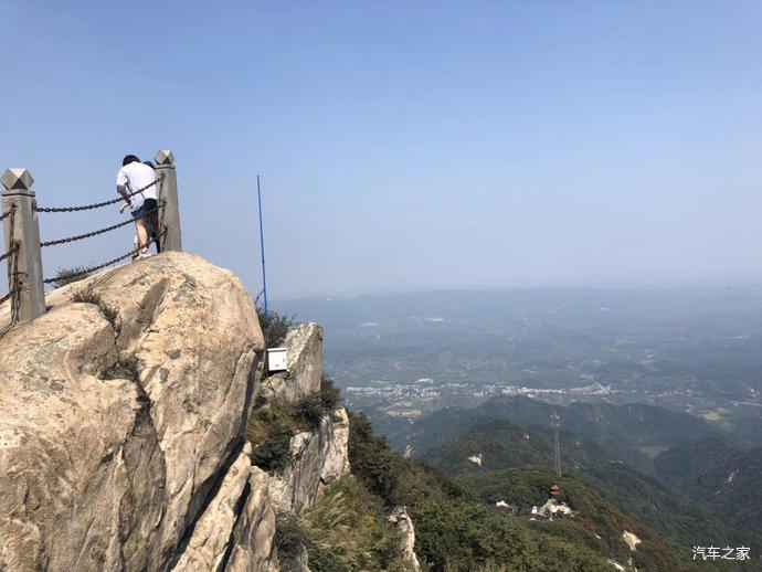 桐柏山系淮河的源头之地,主峰为太白顶海拔1140米.